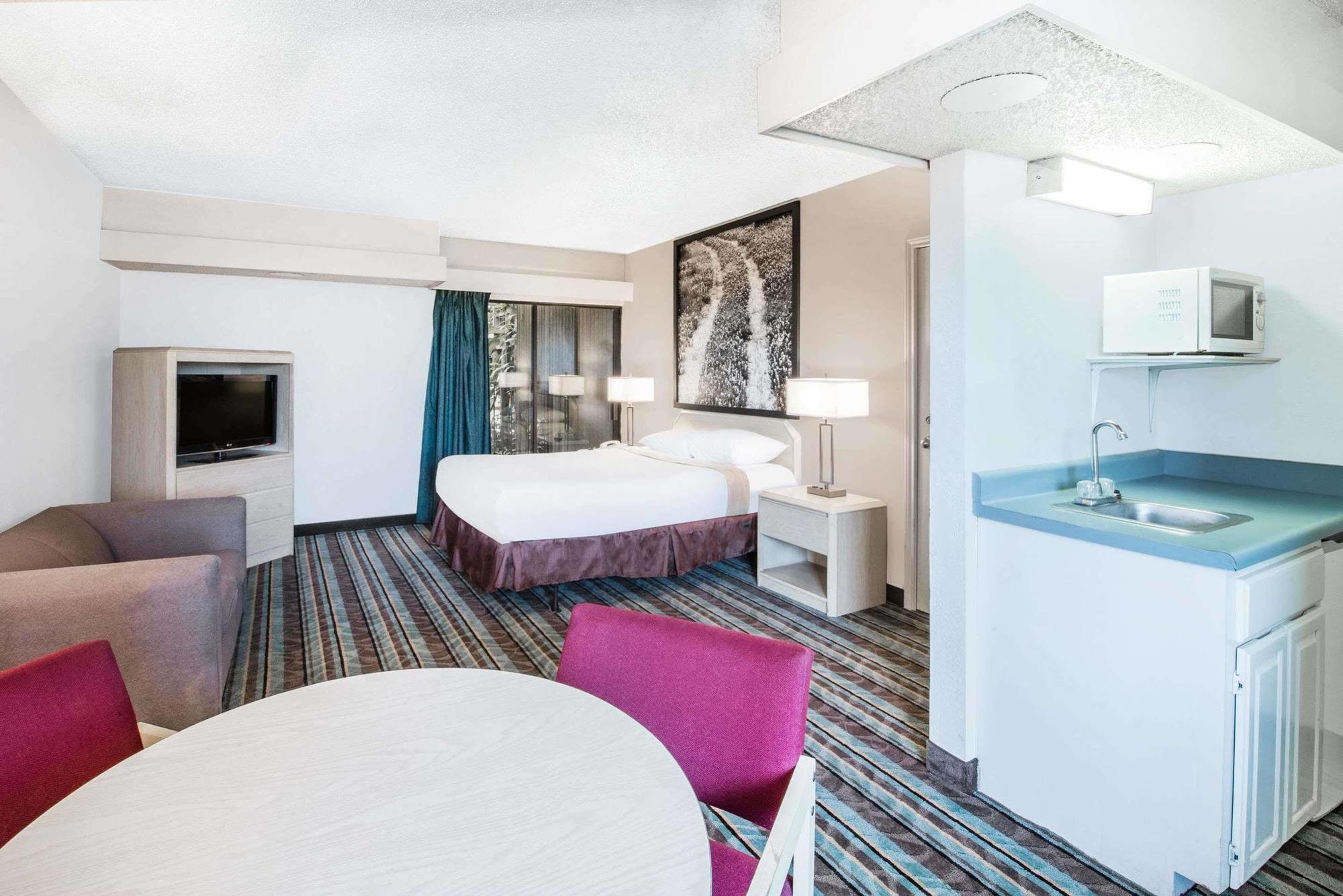 Super 8 By Wyndham Ozona Hotell Eksteriør bilde