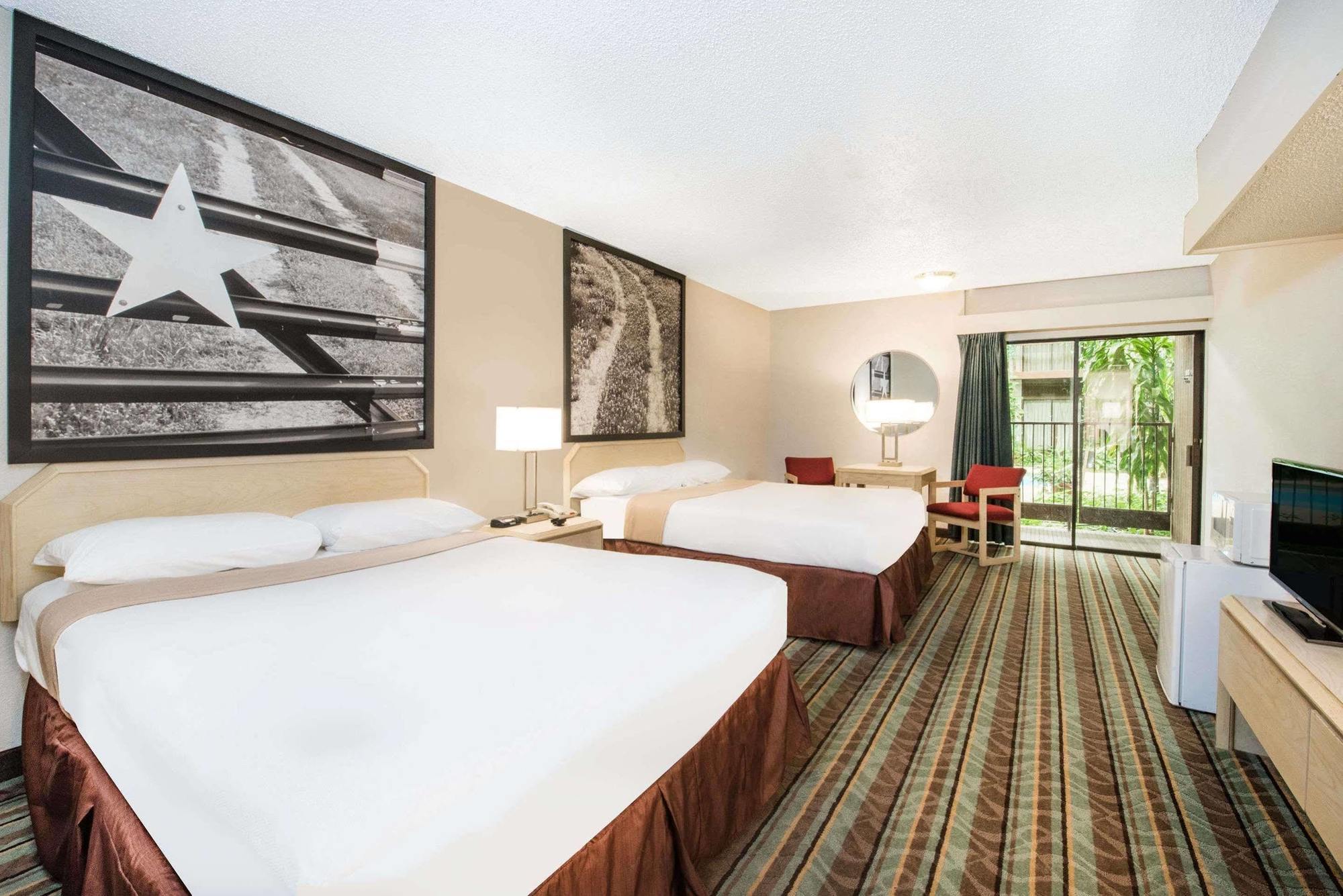Super 8 By Wyndham Ozona Hotell Eksteriør bilde
